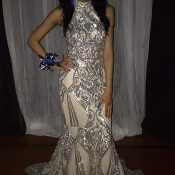 AVA PRESLEY PROM DRESS - Picture 4 of 4